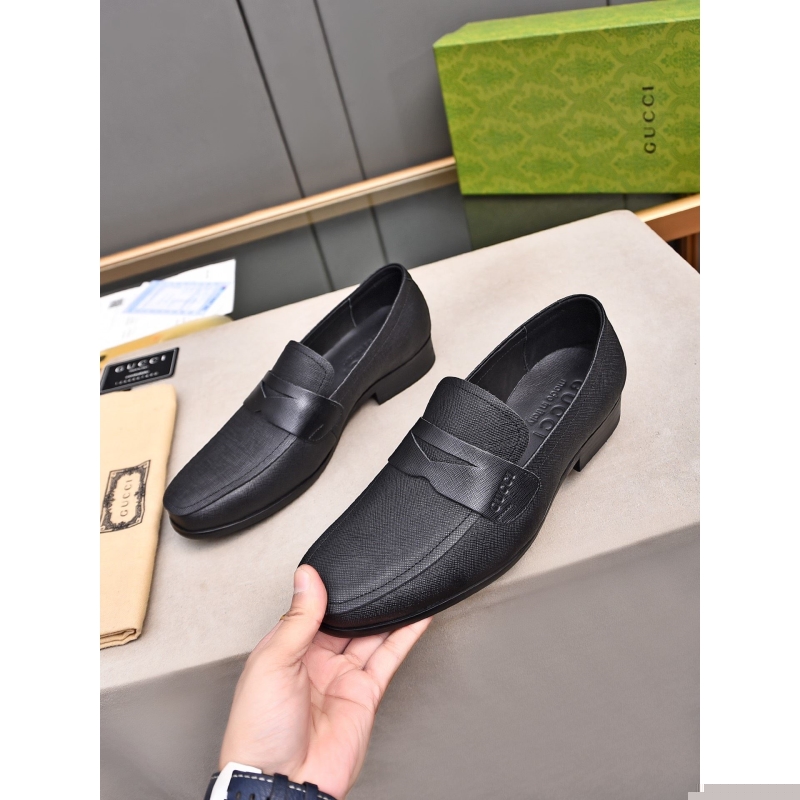 G*u*i leather shoes